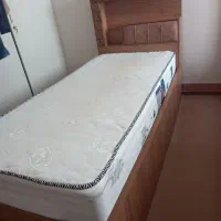 تخت خواب نوجوان تمیز و سالم همراه با تشک طبی