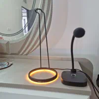 پایه هدفون و هدفون و میکروفون