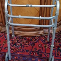 دو عدد واکر. یکی ساده. یکی چرخدار ۳ میلیون تومان