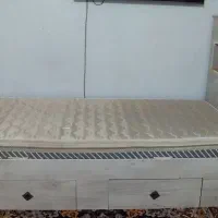 یک عدد تخت خواب باتشک