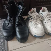 دو جفت کفش اسپورت وبوت