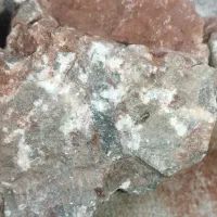 چند عدد سنگ نیمه ارزشی رگه دار