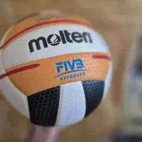 توپ والیبال