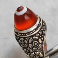 انگشتر عقیق یمن چشمی کلاهدار تیغ آبدار