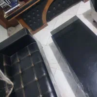 مبل چرم و میز عسلی جلو