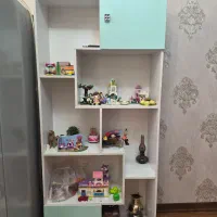 میز تحریر و کتابخانه