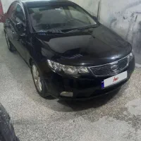 یک دستگاه خودرو سدان کیا سراتو وارداتی فول۲۰۰۰