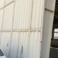 در فلزی ورودی کارخانه