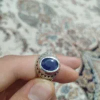 هر دوتا انگشتر نقره و یاقوت هستند