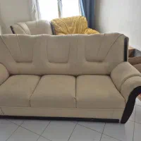 مبل چوبی رنگ‌کرم و قهوه ای