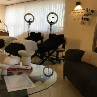 اجاره میز ناخن ۳ تومن و اجاره تخت مژه ۲/۵۰۰
