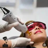 اپراتور لیزر خانم