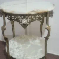 میز کنار سالنی