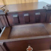 میز کنار تختی