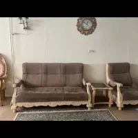 مبل راحتی همراه با ویترین و میز
