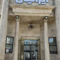 فروشنده فروشگاه پوشاک
