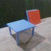 میز پلاستیکی