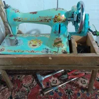 یک عدد چرخ خیاطی قدیمی نیاز به سرویس