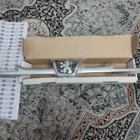 جلو پنجره ۲۰۶ نقره‌ای