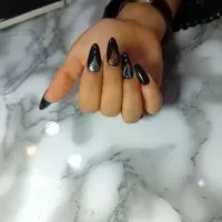 کاشت و ترمیم ناخن۲۴۰