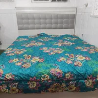 تخت دو نفره و پاتختی و میز ارایش