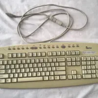 صفحه کلید قدیمی Genius KWD 910