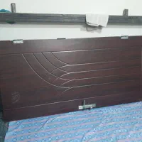 درب ورودی با چارچوب و کلاف فلزی تمیز و سالم