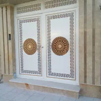 نقاشی درب پنجره و ساختمان