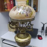 آباژور ایستاده