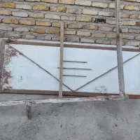 درب آهنی دو لنگه ی حیاط
