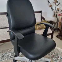 صندلی اداری در حد نو