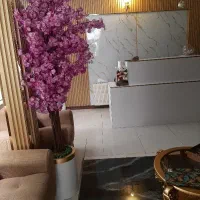 اپراتور خانم برای لیزر شاتی