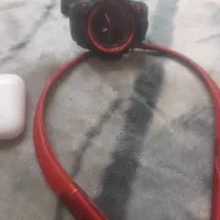 یک عدد ساعت و ایرپاد فروشی