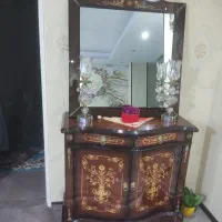 کنسول و آیینه در حد نو با دو عدد شمعدانی