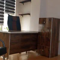 میز و صندلی مدیریت تک صندلی و درآور ۴کشاب