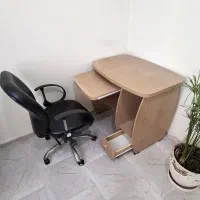 میز کامپیوتر و صندلی چرخ دار