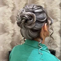 سالن زیبایی وآرایشی مه ناز