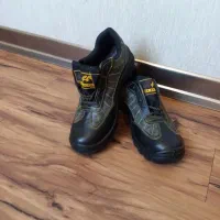 یک جفت کفش کار نو  ( در رودهن)