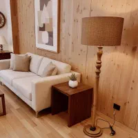 آباژور کنار سالنی تمام چوب