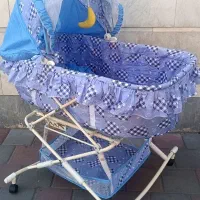 تخت نوزادی کنار مادر در حد نو