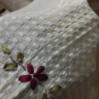 رومیزی کرم گلدار