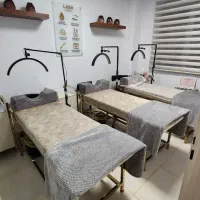 اجاره تخت مژه کار و آرایش دائم وفشیال کار با مشتری