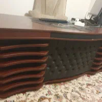 میز مدیریتی راما رنگ زرشکی در حد نو . تمیز .