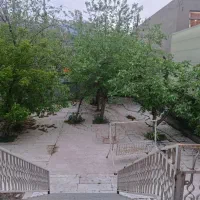 ۱۳۰۰ متر مستغلات دو کله / حیاط ۳۰۰ متری کلیه مشاغل