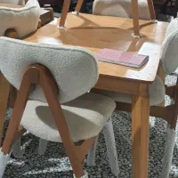 صندلی پایه هشتی