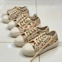 فروش کتونی و صندل نو