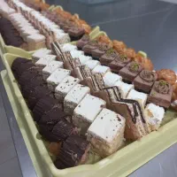 شیرینی تر مینیاتوری و کیک عقد و عروسی