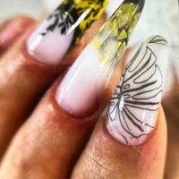 تمامی خدمات تخصصی در لاین مژه و ناخن با تخفیف ویژه