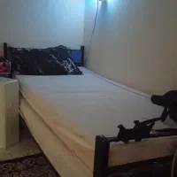 تخت همراه با دوتا دوشک
