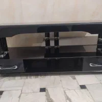میز تلویزیون شیشه ای تمیز